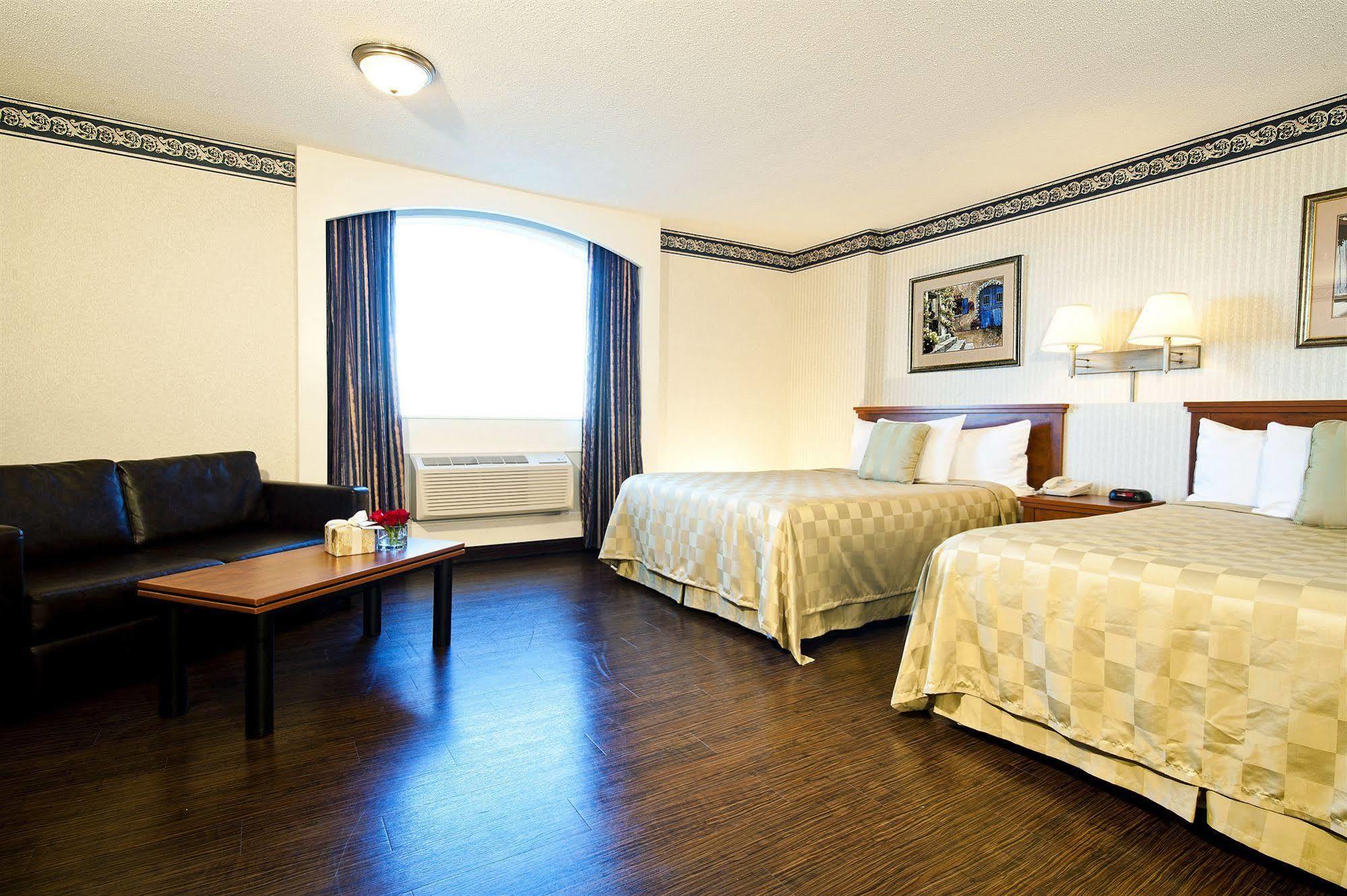 Victoria Inn Hotel And Convention Center Winnipeg Room photo